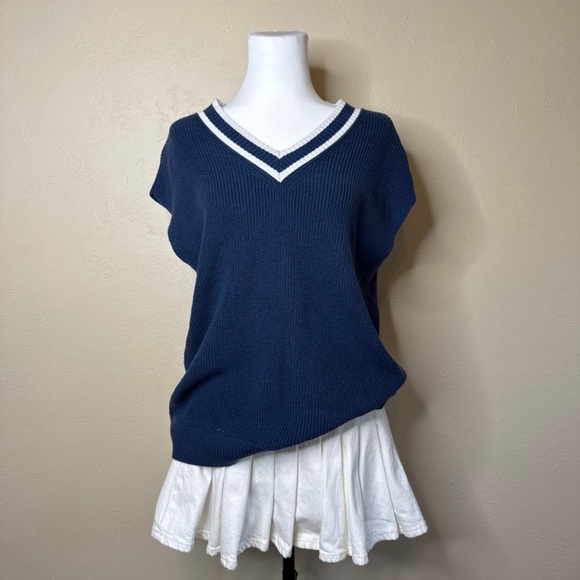 Hollister Navy V-Neck Sweater - Picture 1 of 6